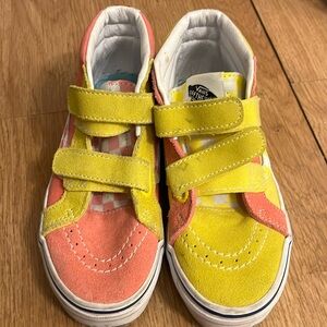 Vans SpongeBob kids shoes.. pink/ white/ yellow.. kids size 2.5..rare